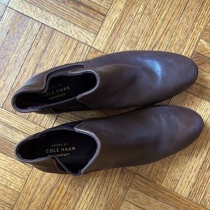 Never worn Cole Haan Chelsea boots in brown leather, size 7.5